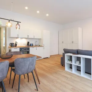 Neue 2-zi-apartment 15 Min Entfernung Zum Hbf Und Brandenburger Tor Berlin